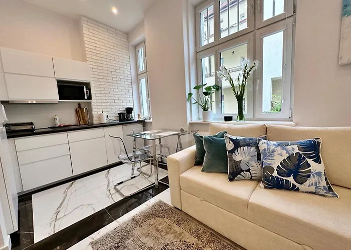 Апартаменты The Canvas Corner, 200 M Beach 350 M Monte Cassino *