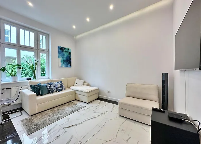 The Canvas Corner, 200 M Beach 350 M Monte Cassino Апартаменты *