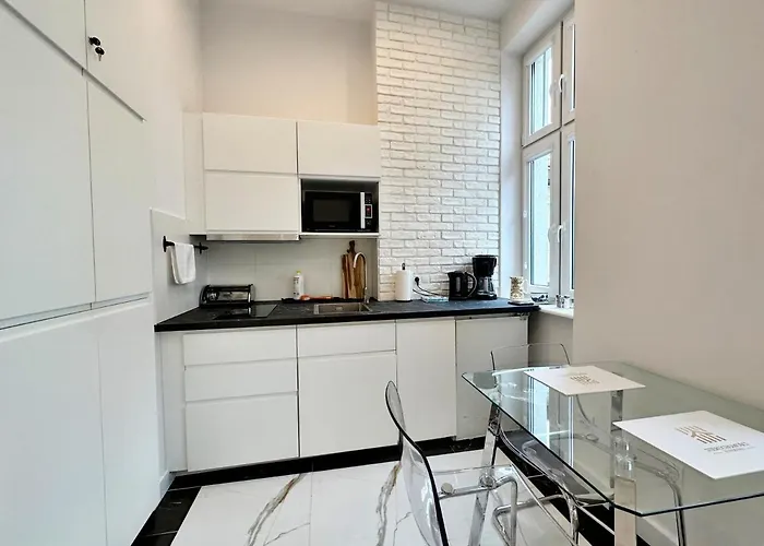 The Canvas Corner, 200 M Beach 350 M Monte Cassino Сопот